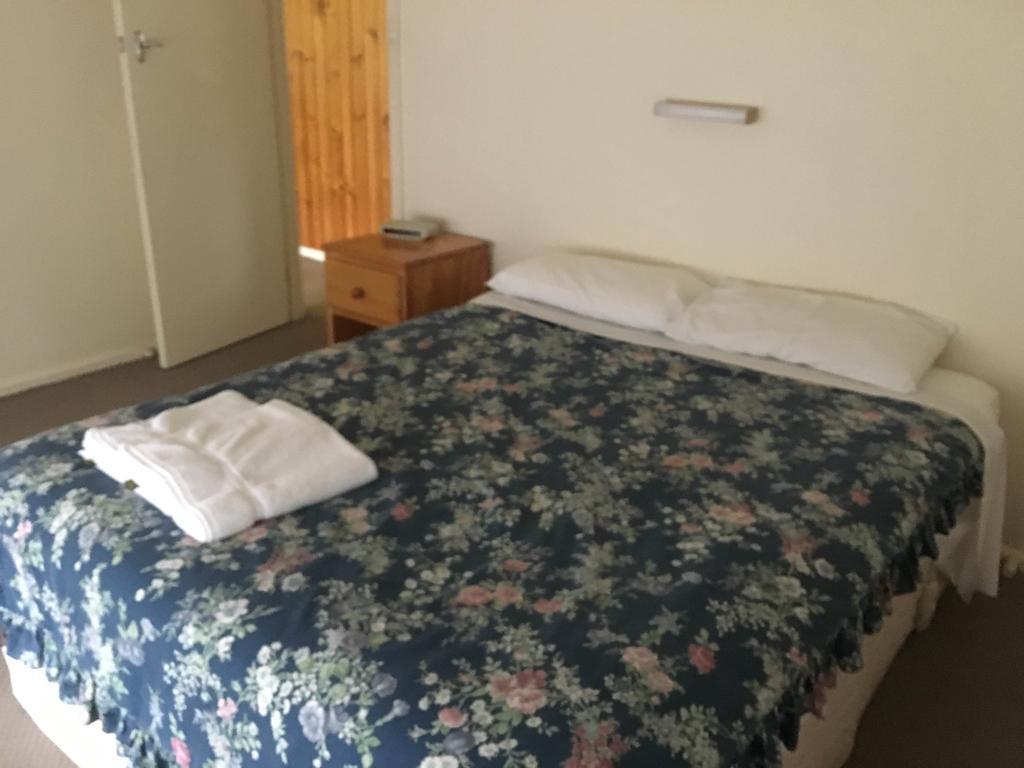 Ovensview On Riverside Брайт Екстериор снимка