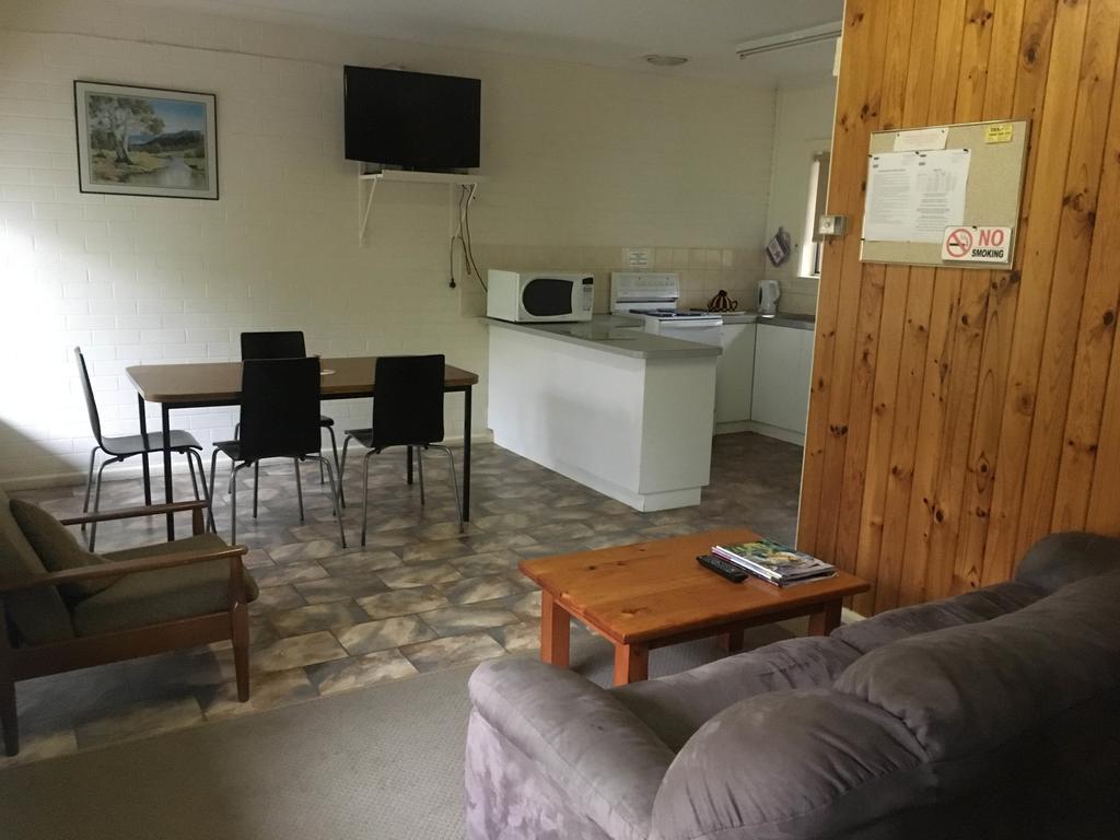 Ovensview On Riverside Брайт Екстериор снимка